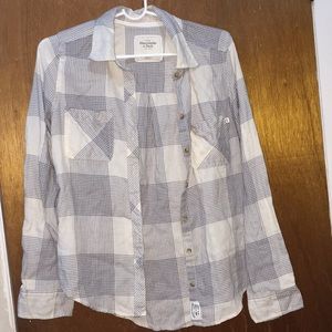 ABERCROMBIE AND FITCH Gray and White flannel